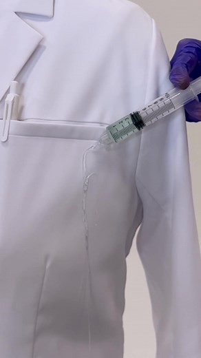 🧪 THE FIGS TESTING LAB 🧫 Today, we’re testing out the liquid-repellent material on our Lab Coats with water and mouthwash. 💦 #wearFIGS #healthcare #labcoat #scrublife
