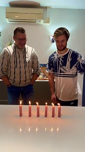 1.4M views · 14K reactions | J'ai raté les bougies 藍 Des idées de variante de jeu ?藍 #romainetsonpere #videodrole #prank #drole #funnyvideos | Famille Papounini | Facebook