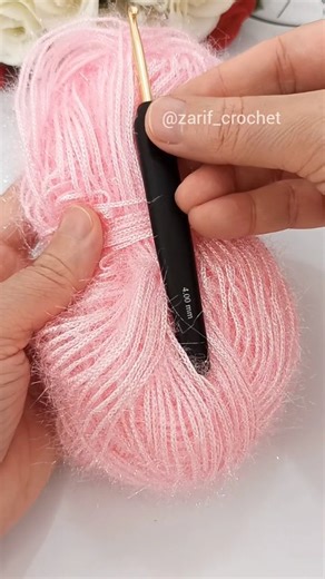 ‎آموزش هنر قلاببافی/مربی/سکینه ظریف‎ on Instagram‎: "☁️✨ آموزش اسکاچ بافتنی مدل ابر ✨☁️ یاد بگیر چطور با چند گره ساده و نخ رنگی، ابرهای کوچیک و دوست‌داشتنی ببافی و به آشپزخونه‌ت جان تازه بدی! این آموزش و چندین مدل دیگه از بافت اسکاچ تو کانال یوتوب ظریف بافت بارگزاری شده هم برای تازه‌کارها عالیه و هم برای کسایی که دنبال ایده‌های خلاقانه و کاربردی هستن. #بافتنی#قلاببافی#بافتنی_مدرن#بافتنی_آسان#بافتنی_اسان#بافتنی_دستباف#بافتنی_دستبافت_سارا #هنرهای_دستی#آموزش_بافتنی #کار_دستی#دستساز#دستباف#ایده_خانگ