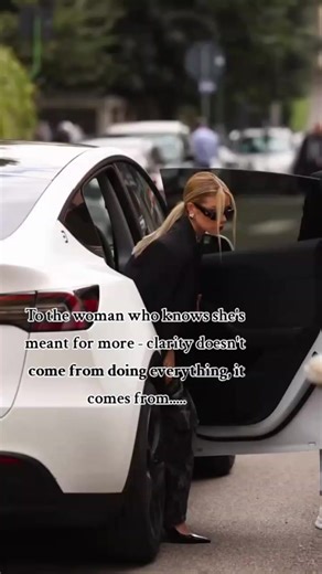 You don’t lack potential. You lack focus. And focus doesn’t come from trying 5 different things at once. It comes from choosing ONE direction… and staying with it long enough to see who you become. Most women who know they’re meant for more aren’t confused. They’re overstimulated. Too many ideas. Too many tabs open. Too many “what if I try this instead?” So they stay busy. But they don’t move. Clarity is not something you wait for. Clarity is something you build. And 90 days of focused action in