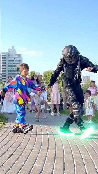 ASTRONOMIA 🤯 LITTLE BOY TEACHING DANCE 😱🔥 NEON MODE !!