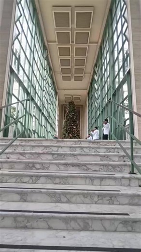 E ontem foi o evento Xmas da Isabela Suplicy abrindo a temporada do Natal. Como sempre foi impecável a partir das decoração, passando pelas marcas autorais participantes, a degustação de vinhos e espumantes, o serviço de primeira linha, tudo absolutamente maravilhoso. Como é bom ver coisas bonitas, gente bem vestida, artigos de extremo bom gosto e as sobremesas então merecem um capítulo a parte. Tudo para experimentar e encomendar para a sua ceia, algumas delícias que provei (porque é absolutame