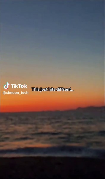 Ts just hits diffrent..🌅🏖️ #sunset #summer #beach #beachsunset