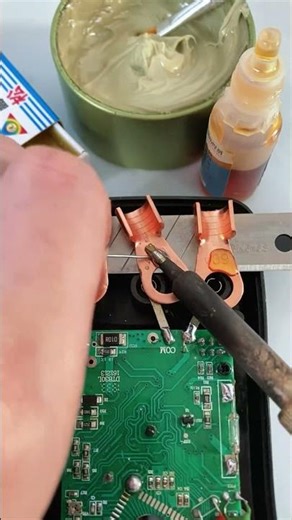 The soldering effect of wiring solderin copper nose and rosin flux paste is