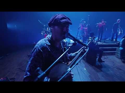 Les Ogres de Barback & La Rue Kétanou - "Peuple migrant / Perle rare" [Live "Tout En Commun !"]