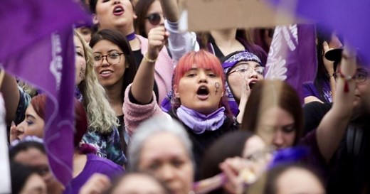 ¿Por qué se usa el color morado durante la Marcha 8M 2026 y qué significa? La historia detrás del violeta, un color de lucha