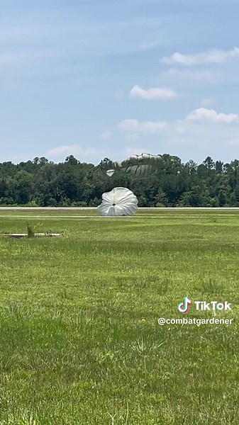 Demonstrating deployment of the reserve parachute! 🪂😎 #airborne #paratrooper #army #staticline #parachute #skydive #miltok #miltokcommunity #feetandkneestogether #reserveparachute #notanemergency #training #sf10