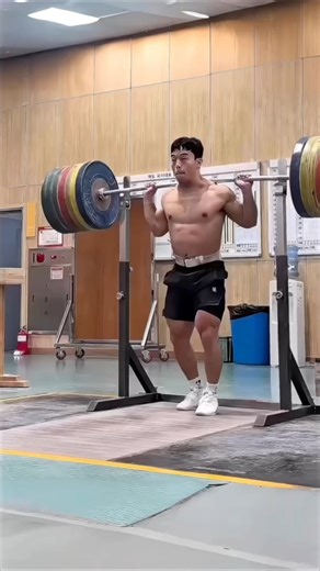 53K views · 732 reactions | This 3 step process can help you build the perfect squat: assess, assign, integrate. Today you’ll see an example of this process. .Shout out @lee_sang____ for the opening squat shown today! | Squat University | Facebook