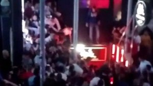 The balcony of a nightclub collapses, seriously injuring 74 young people (Video)