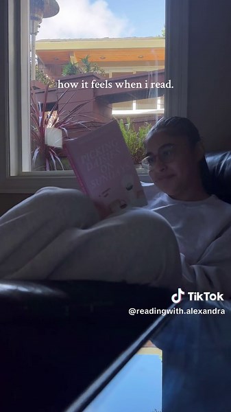 my mind goes silent. #booktok #booktokfyp #foryou #booktoker #readingvlog #fyp