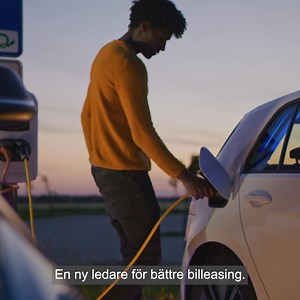 ALD Automotive och LeasePlan har slagits ihop. Vi presenterar: Ayvens. En ny ledare för bättre billeasing. Som gör varje steg till ett steg mot det bättre. Med mer hållbar billeasing för fler människor. | Ayvens