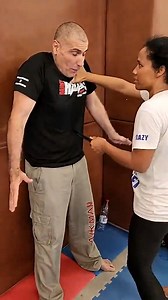 19_Self defense techniques #disarm #disarming #selfdéfense #selfdefense #selfdefenseplug #selfdefensetraining #martial_art #martial_arts #martialarts #martialart #martialartist #martialartslife | Self Defense Tips