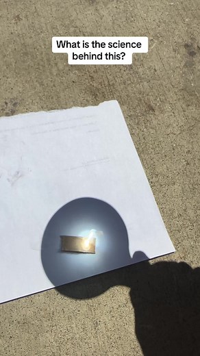#stitch with @djedeyeAvenger👽CF different sun perhaps? Ya right, whats the science behind this? #fakesun #sun #solar #magnifyingglass #sunburn #ledsun #led