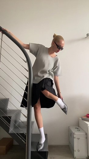 HOW I STYLE MY PLEATS 🖤🖤 #fashion #isseymiyake #pleatsplease #fyp
