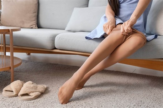 Hulahopke u ovoj boji su hit za proleće 2026: Trend koji izdužuje figuru i podiže svaku modnu kombinaciju