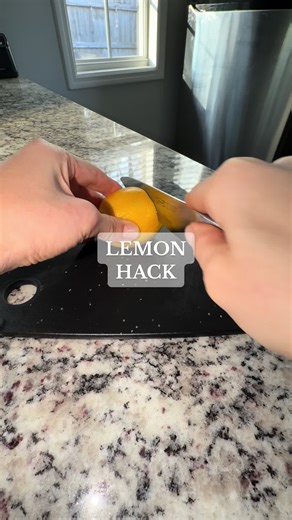 The best way to store a cut lemon 🍋 #lemonhacks #lemon #foodtiktok #lifehack #hacks