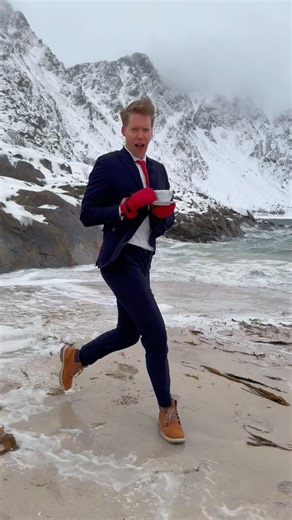 Brrrr! I'll dance whenever and wherever🕺 That's the deal my dear @shakira 🔥 🌏 Stokmarknes, Northern Norway. 🎥 @tordshage | Kjetil Krogstad