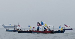 Laungan 'Merdeka' bergema dari laut | Harian Metro