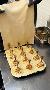 23M views · 150K reactions | Mac & Cheese Chicken Pie Bites! Enjoy bite-sized comfort with this recipe 不 | Chefclub Network | Facebook