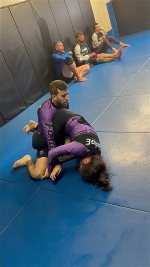K-Guard to Reverse Closed Guard. Toehold Finish for Chloe.