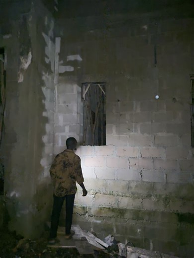 Laser-guided window point alignment. #LaserAlignment #PrecisionWork #EngineeringTech #ConstructionInnovation #SmartBuilding