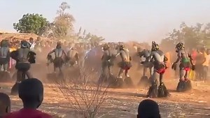 Fumbi khobo!!!!!!!!!!!!!!!!!!!!!!!!!! Gule nifumbi. Thilani madzi tipenye bwino. "Galu wamkota, sakandira pacabe" | Kulamba Traditional Ceremony