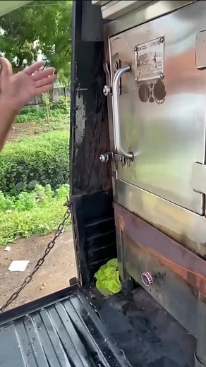 198K views · 2K reactions | Bulk making of Gujarati Dhokla | Gujarat Street Food | Yum Yum India | Facebook