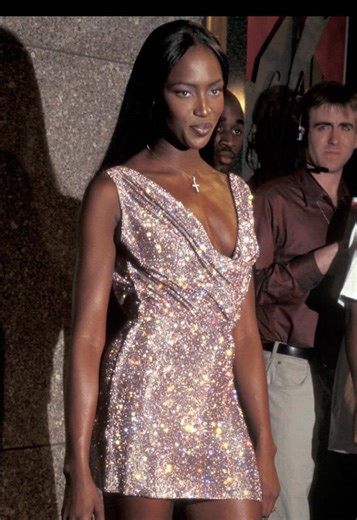 Naomi Campbell en los MTV Awards 1997 con Versace