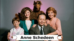 Heute ist der 72. Geburtstag der US-amerikanischen Schauspielerin Anne Schedeen (eigentlich Luanne Ruth Schedeen). Liebe Anne, wir gratulieren Dir recht herzlich zum Geburtstag und wünschen Dir für Dein neues Lebensjahr alles Gute. ❤ Familie Tanner und ihr Kult-Hausbewohner Alf unterhielten die Fernsehzuschauer in den Achtzigerjahren. Bis zum Jahr 1990 war Anne Schedeen ein fester Bestandteil der Sitcom-Crew und feierte ihren größten Karriereerfolg. Nach dem Produktionsende der Kult-Sitcom gab d