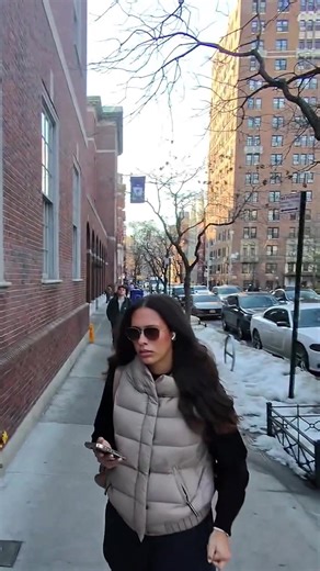 I Thought She Was a Model At First #rizz #confidence #officialezra | erza