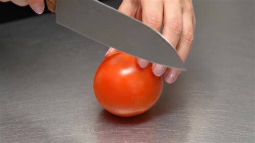 When the tomatoe🍅 turns into an orange🍊#asmr #asmrsounds #asmrvideo #asmrfood #asmrtiktoks #orange #tomato #cut #kitchen
