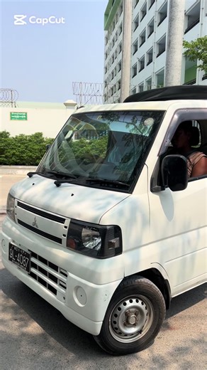 Tokyo Car Showroom: Popular Models Sold Out