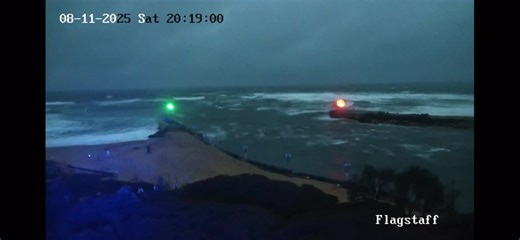 A little rough on the entrance tonight | Lakes Entrance's Fishing Fleet