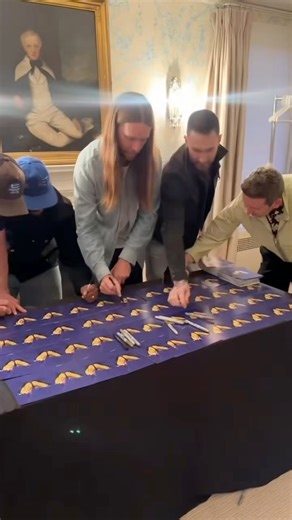 Brand new track “California” out now from our new album Love Is Like out August 15th! Limited quantity of signed vinyl & CD’s have now been restocked! 💥Link in bio.#LoveIsLike | Maroon 5