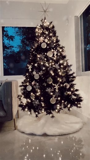Black Christmas Tree Decoration Ideas for the Holidays