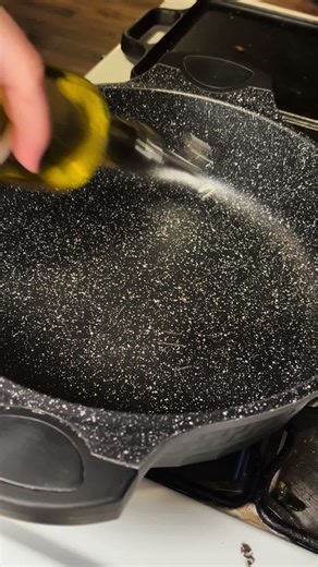 Easy, delicious, and perfect for cold weather! ❄️🔥 This dump & go crockpot chili is a must-try! Just toss everything in and let it cook—dinner made simple! 🍲 Ingredients: - 1 lb meat of your choice - 1 green pepper - 1 white onion - 1 tbsp garlic - 1 can chili beans - 1 can kidney beans - 1 can Rotel - 1 can diced tomatoes - 28 oz tomato sauce - 1 can tomato paste - seasonings if your choice #CrockpotMeals #EasyDinners #ChiliWeather #creatorsearchinsights #kindersseasoning @Kinder's Flavors