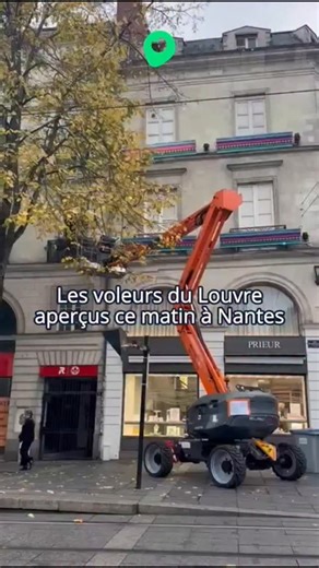 23K views · 616 reactions | On a vu flou ce matin à Nantes 﫨 Mais non, ouf, il s'agit simplement de l'installation des décorations du Voyage en hiver, à découvrir illuminées dans les rues de Nantes du 22 novembre au 4 janvier 拾 | Big City | Facebook
