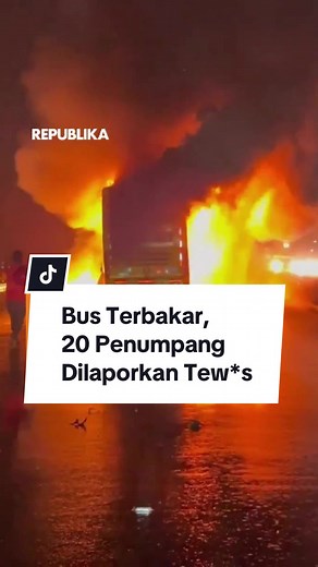 Sedikitnya 20 orang tew*s setelah sebuah bus pribadi milik Kaveri Travels terbakar hebat menyusul tabrakan dengan sepeda motor di desa Chinna Tekuru, distrik Kurnool, pada Jumat 24 Oktober 2025 dini hari. Dilansir dari Times of India, bus yang membawa lebih dari 40 penumpang tersebut sedang dalam perjalanan dari Hyderabad menuju Bengaluru ketika insiden tragis itu terjadi. Bus dilaporkan langsung dilalap api beberapa saat setelah benturan. Menurut Dr. Siri, sejauh ini total 21 orang telah dilaca