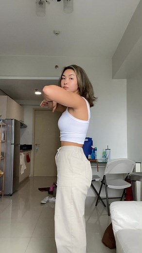 Dealing with a Wide Rib Cage and Short Torso: Tips and Fashion Tricks