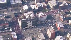 WHOA >> Timelapse of the Seattle Women's March -- much larger than expected. Organizers now say 175,000 people marched peacefully on Saturday: http://kng5.tv/WomxnsMarch #Seattle #WomxnsMarch | KING 5