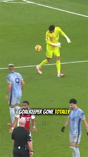 What happened to proper goalkeepers? 😭 #footballtiktok #englishfootball #sweeperkeeper