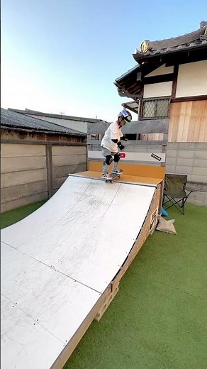 6歳【スケボー】庭にミニランプ！？庭でスケボー！？小学１年生の１分間チャレンジ《子供のスケートボード 教え方》 庭 DIY ミニランプ #Shorts