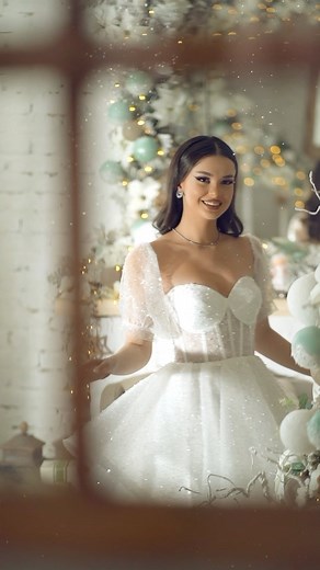 Əfsanə Fərəczadə on Instagram: "2022-Bütün hissləri yaşadığım həmin il.Sevincimi sevinc kimi,kədərimi kədər kimi yaşadığım il.Bu il həyat mənə çox şey öyrətdi,ən əsası da ilk dəfə idi ki,öz ayaqlarım üzərində güclü durmalı oldum.Amma bacardım,çətin olacağını bilirdim,lakin mən bunu bacardım.Oktyabr ayında yaşadığım düşünə belə bilməyəcəyim acılar sonrakı iki ayda məni tam dəyişdi.Geriyə dönüb baxdığımda əslində hər şeyin məni bu gün ki mən olmağım üçün hazırladığını gördüm.365 günün hər birinin 