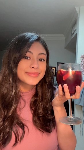 Made By Sillo🍴 on Instagram: "Super easy Sangria!🍷 Recipe below ⬇️ Pour a half a glass of dry red wine, add in half a cup of chopped apples and oranges to the wine. Next add in .5 oz of orange liqueur and 1/4 cup of orange juice and stir. Let it chill in your fridge for 30 mins to let the wine soak the fruit! Once you & the sangria are done chilling 😎 add in some ice and enjoy! #sangria #bartender #easydrinks #tipsybartender"