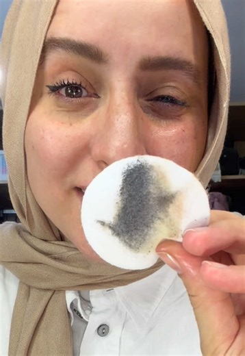 How to Effectively Remove Waterproof Makeup 💦