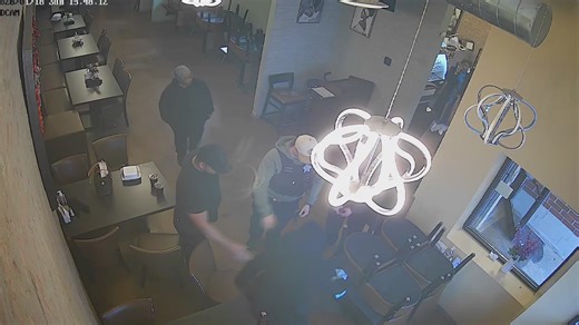 Chicago restaurant employee uses life-saving skills to aid injured man