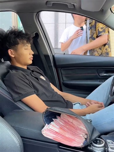 高价值商品直播间推荐与意外情节