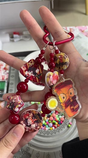 Put acrylic with keychains 🫶🫶🫶#diy #diyproject #diycraft #diyfashion #diyacrylic