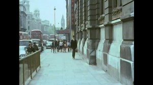 Monty Python's Flying Circus - Clip Silly Walks (English)
