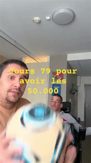 un chat handicapé mignon